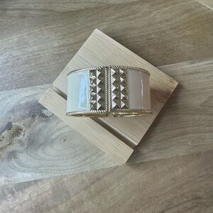 STATEMENT BRACELET
